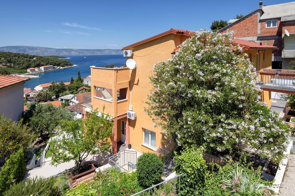 Big Blue Apartment Jelsa  Bagian luar foto