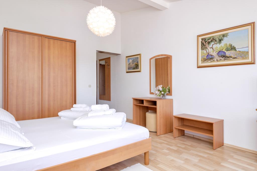 Big Blue Apartment Jelsa  Bagian luar foto