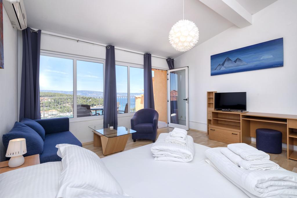 Big Blue Apartment Jelsa  Bagian luar foto